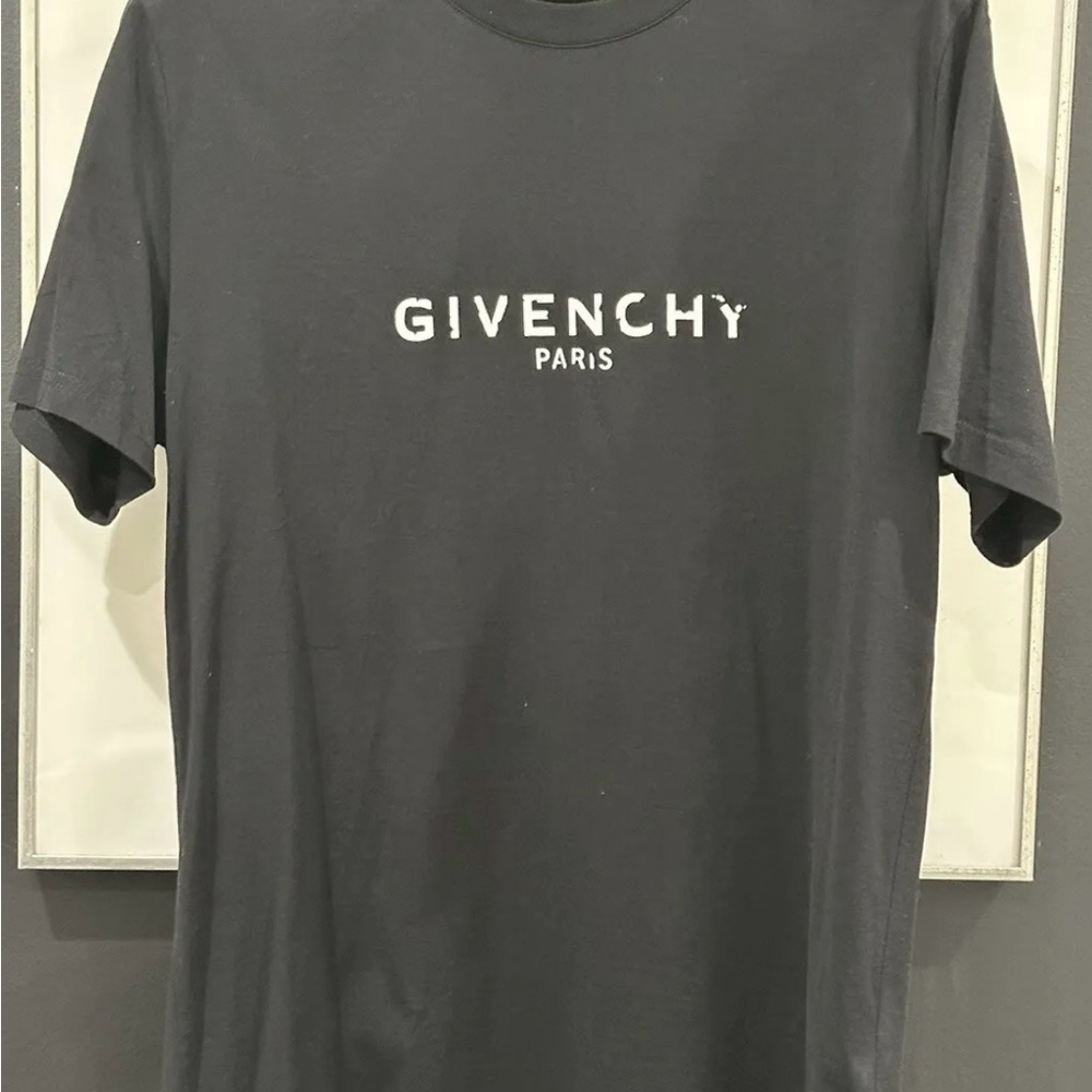 Givenchy logo on the front.

Authentic guaranteed.